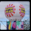 Kaltluftballon-Kugel auf Layher _ger&uuml;ssturm Eventtechnik Superbloom