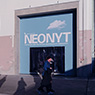 Banner auf Messebauten (NEONYT fashionweek Tempelhof"